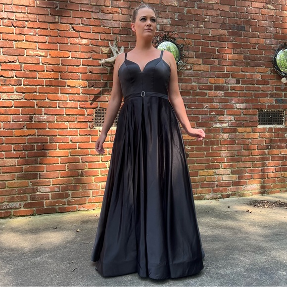 Custom Made Gothic Ballgown Alternative Wedding Dress - Lace Up Corset & Slit - Picture 3 of 17